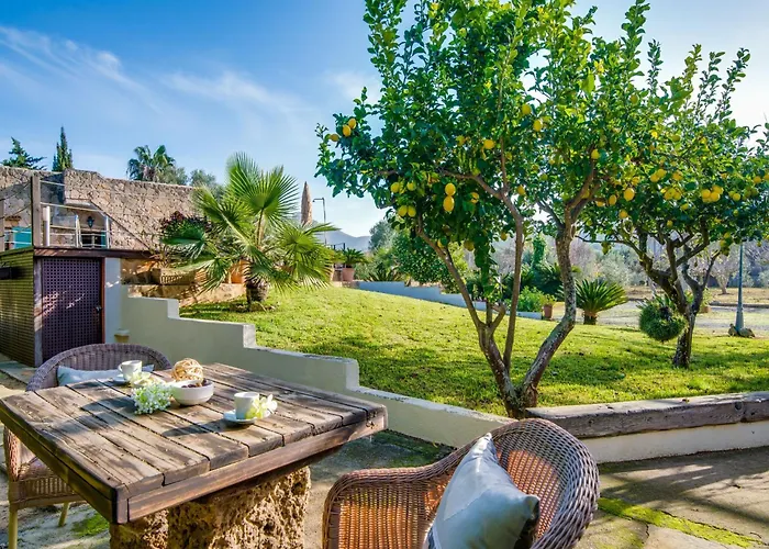 Spacious Country House With Garden