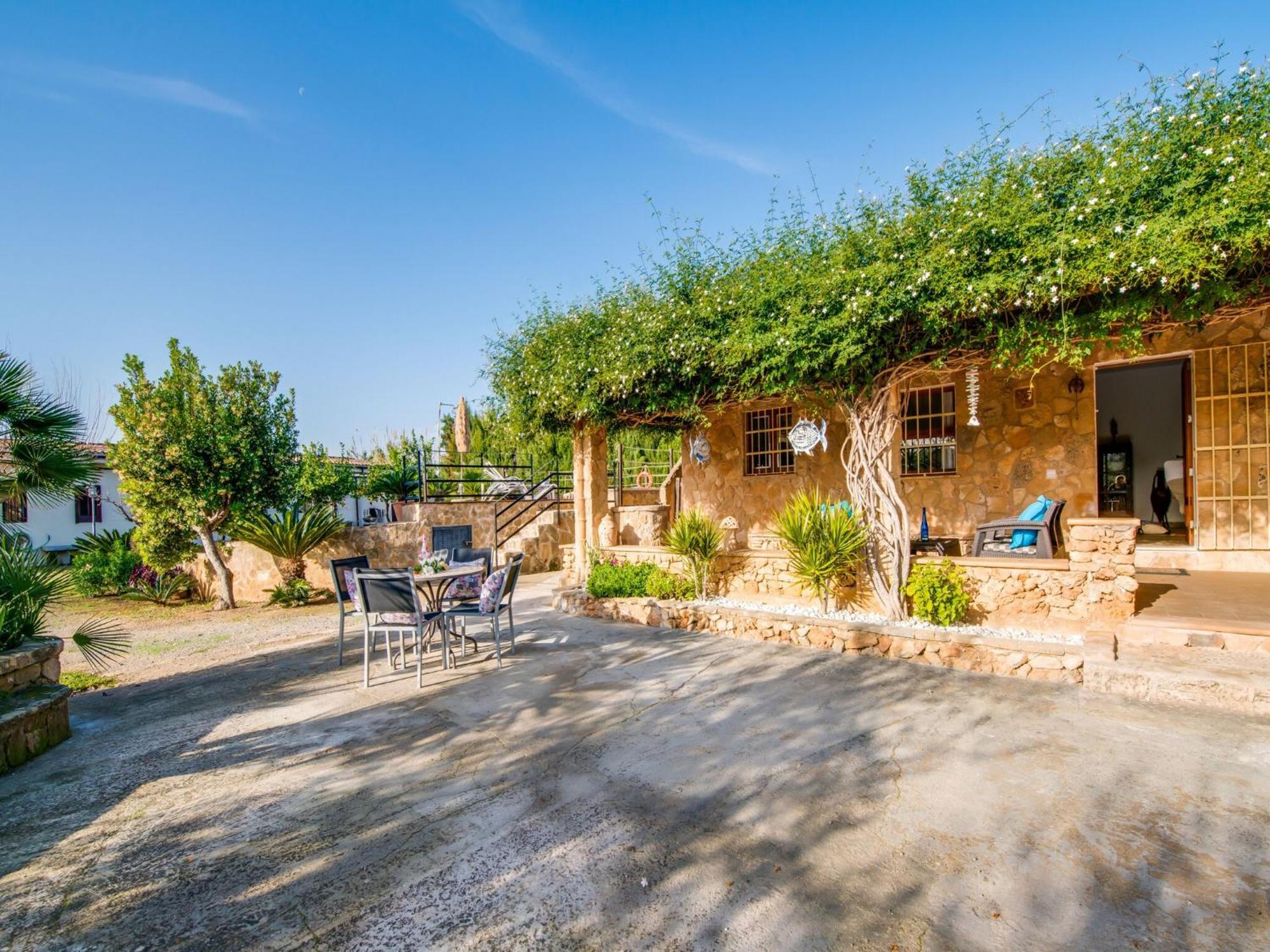 Ferienhaus Spacious With Garden Alcúdia