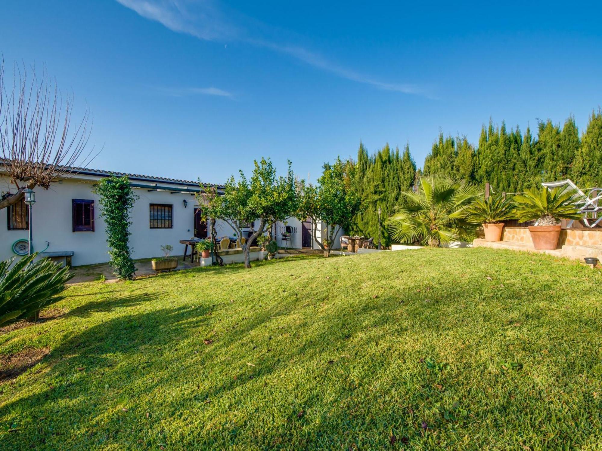 Ferienhaus Spacious With Garden Alcúdia