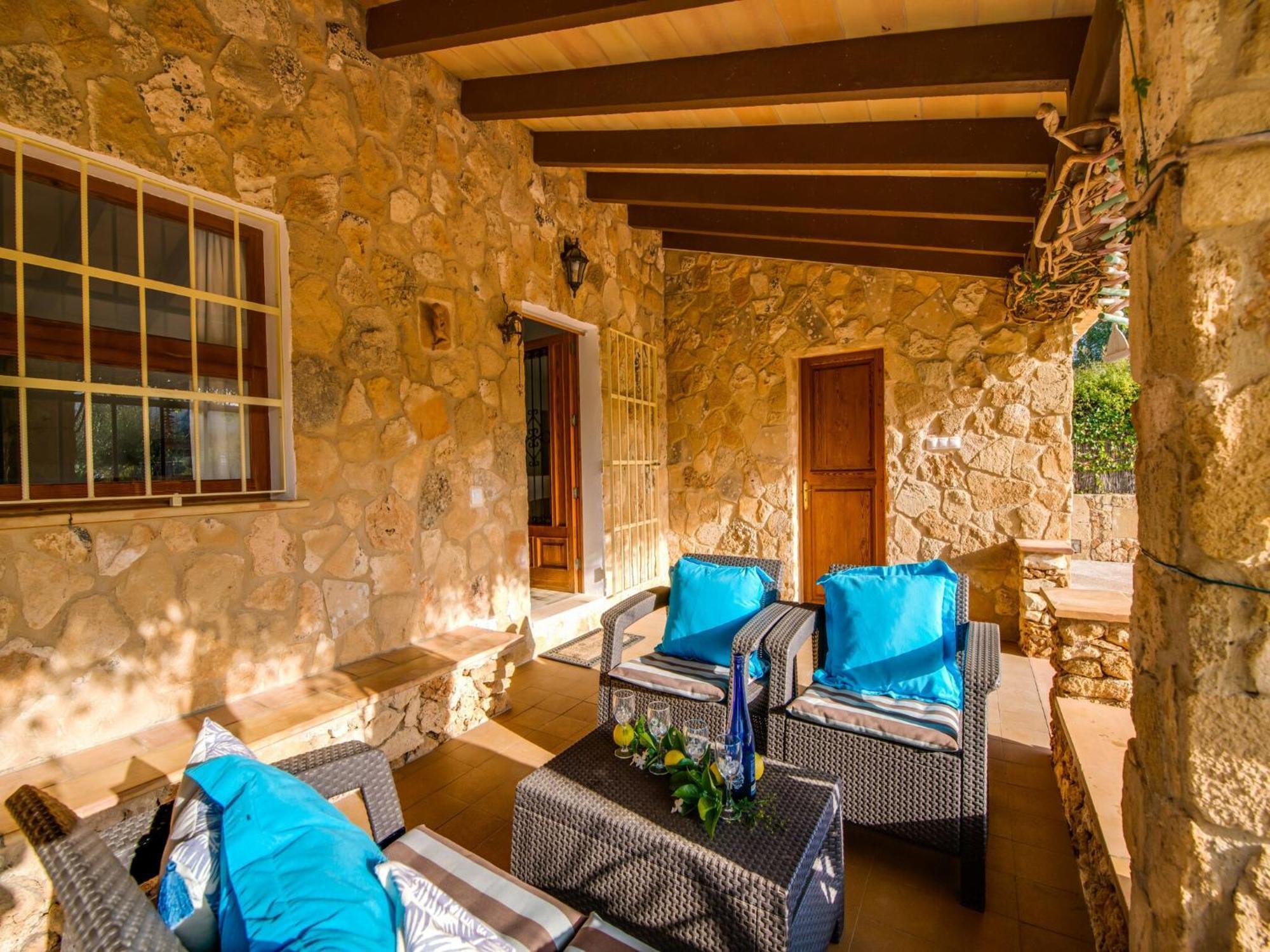 Vakantiehuis Spacious With Garden